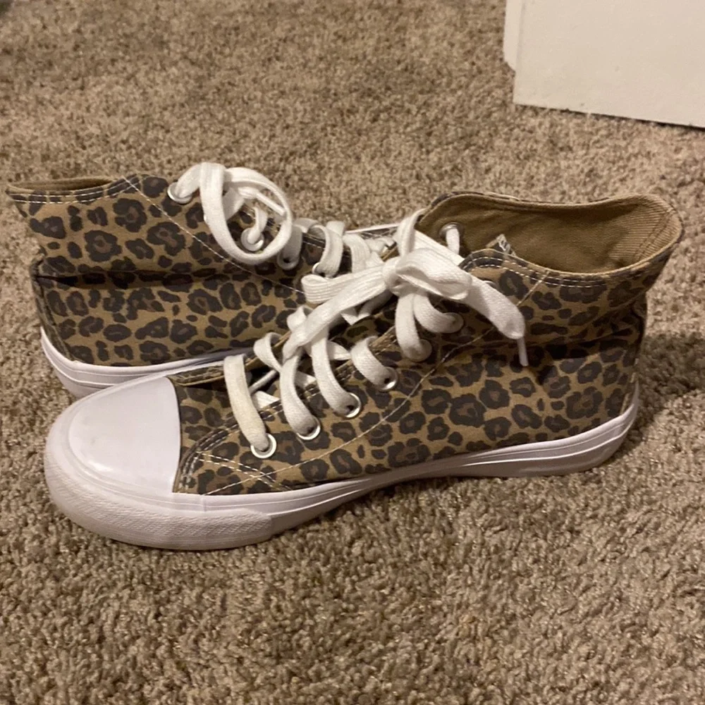 High tops - Picture 3 of 4